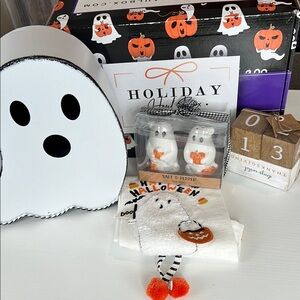 Ghost-Themed Halloween Decor Set
